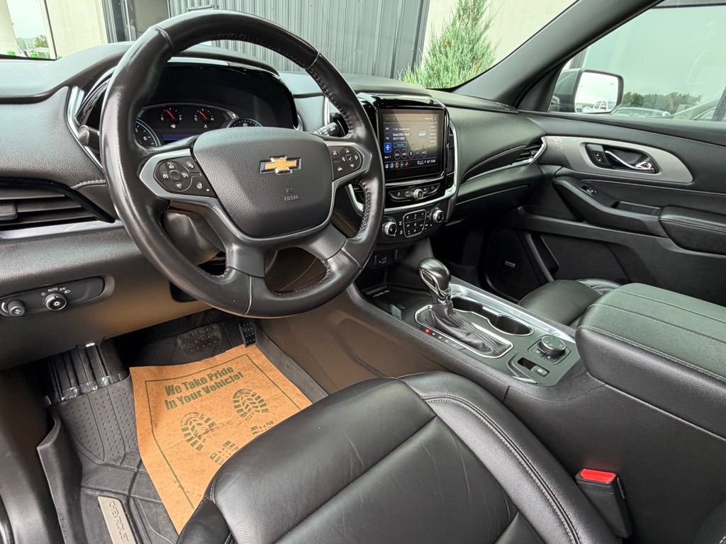 Used 2022 Chevrolet Traverse LT w/ LT Premium Package AWD/4WD image 11