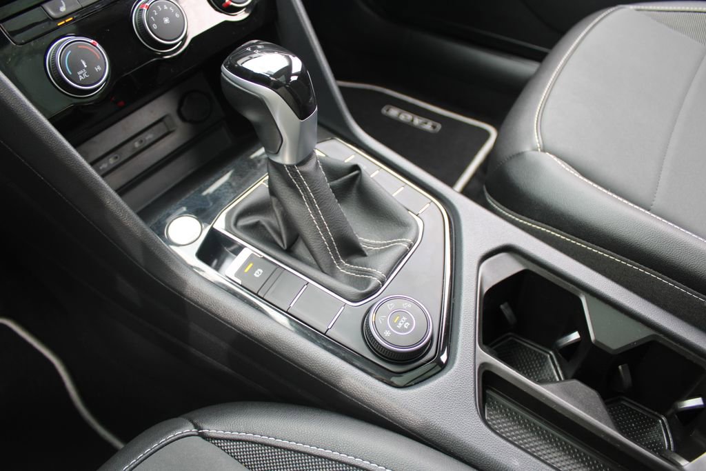 Certified 2023 Volkswagen Taos SE w/ Panoramic Sunroof Package image 18