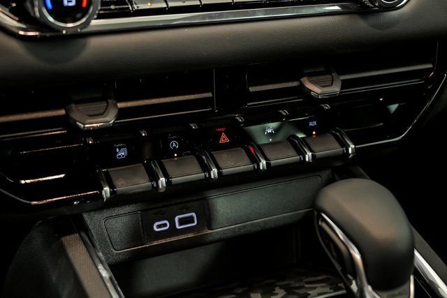 New 2026 GMC Canyon Elevation w/ Convenience Package image 17