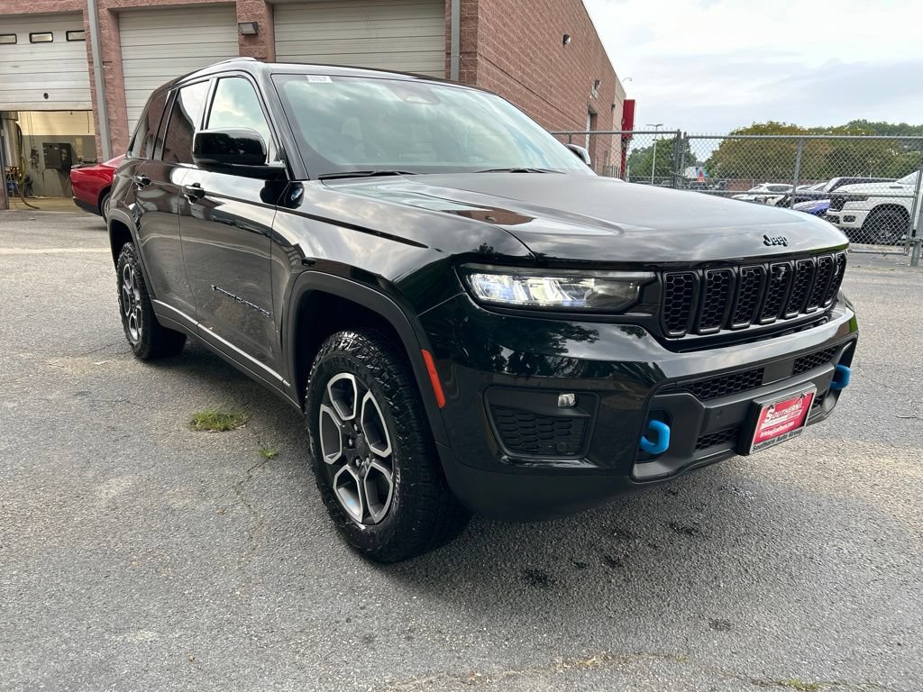 New 2024 Jeep Grand Cherokee Trailhawk w/ Advanced Protech Group II AWD/4WD image 8