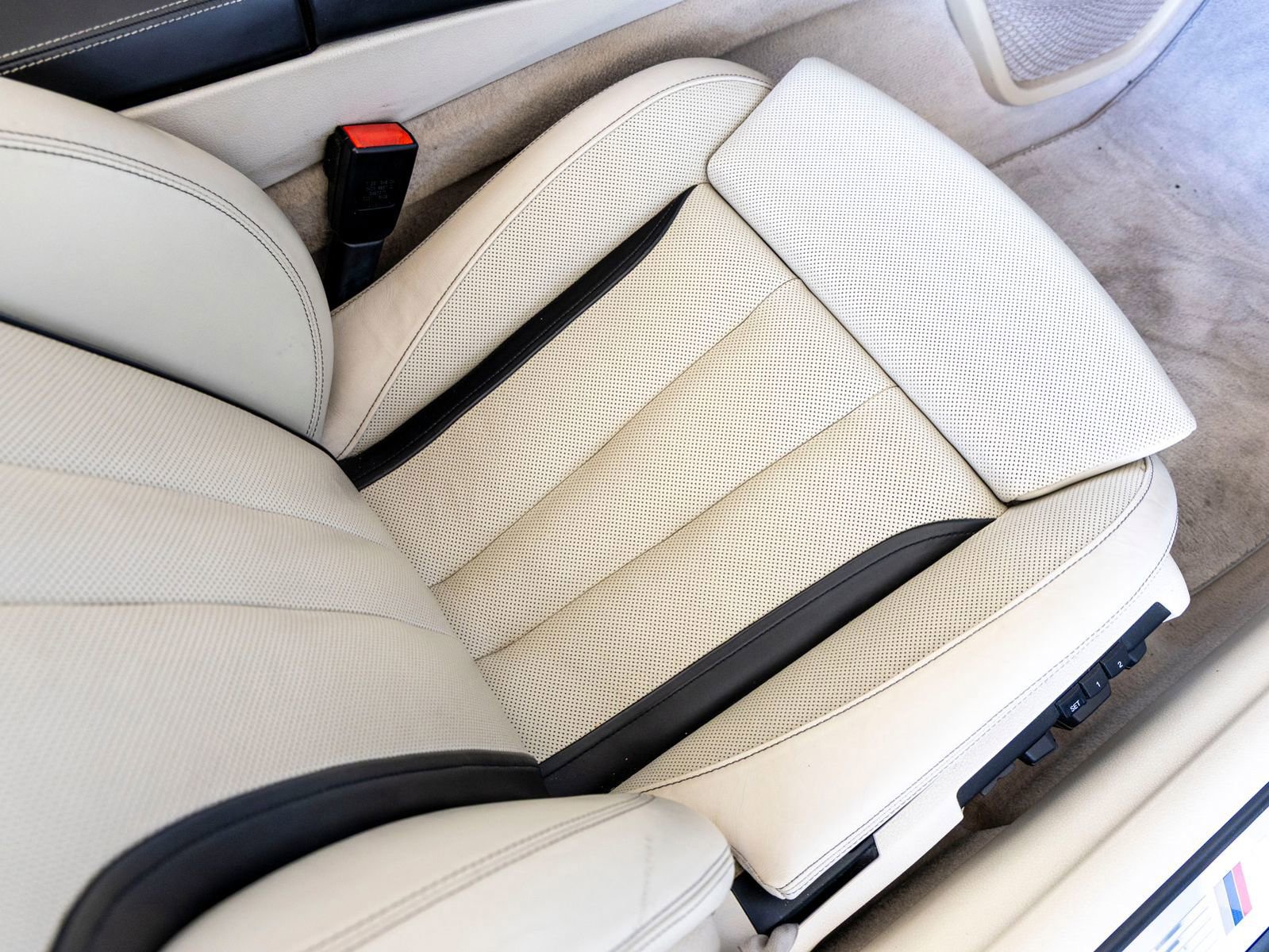 Used 2017 BMW 650i Convertible image 25