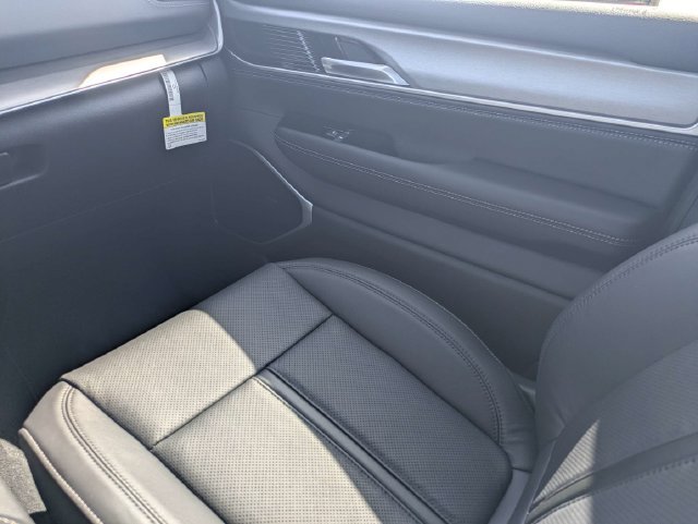 New 2026 Jeep Grand Wagoneer L Limited AWD/4WD image 17