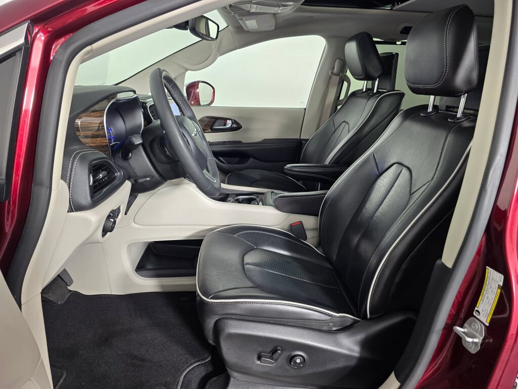 Used 2022 Chrysler Pacifica Limited w/ Uconnect Theater Family Group FWD image 20