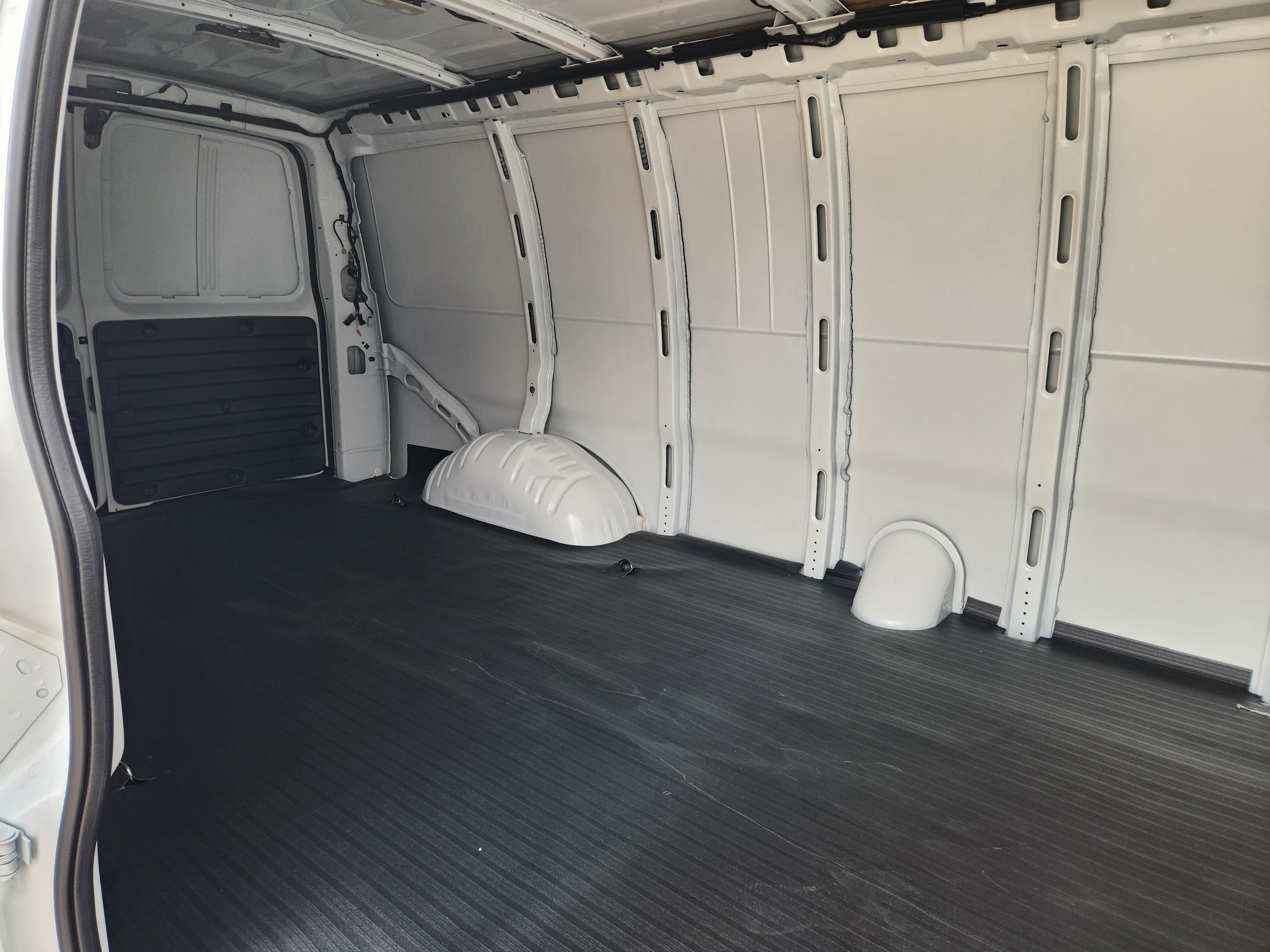 New 2025 GMC Savana 3500 Extended w/ Driver Convenience Package image 21