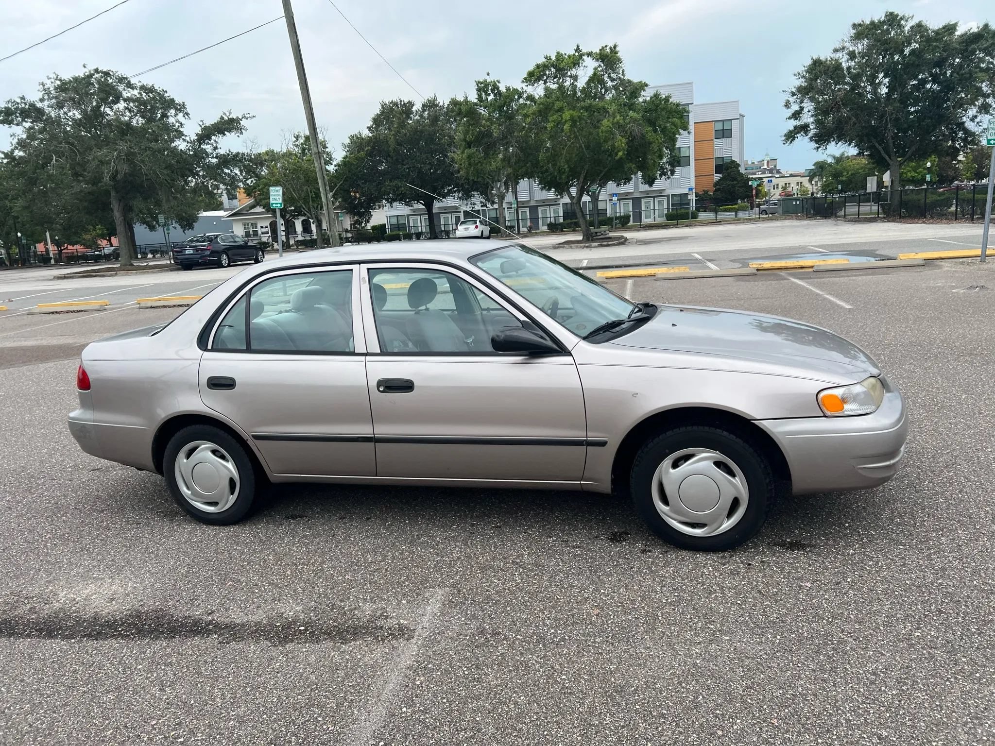Used 1998 Toyota Corolla CE FWD image 9