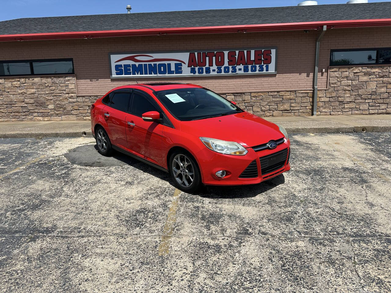 Used 2014 Ford Focus SE w/ Equipment Group 201A FWD image 2
