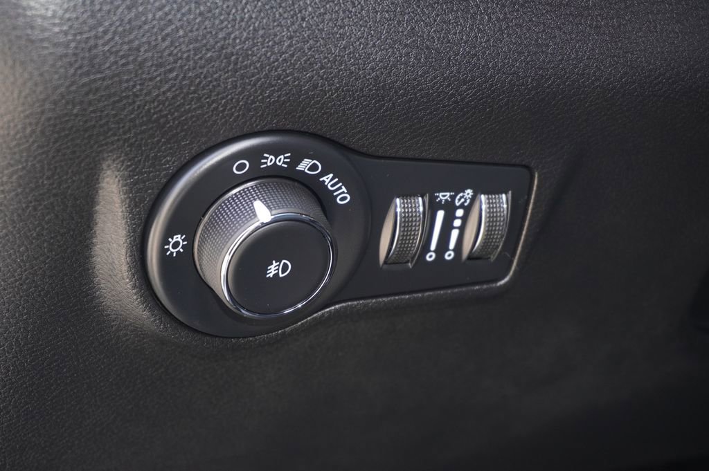 Used 2023 Jeep Compass Latitude image 15