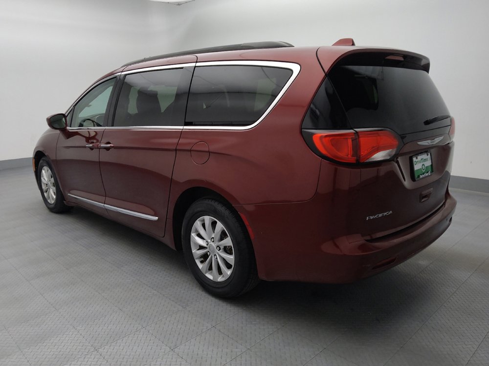 Used 2017 Chrysler Pacifica Touring-L FWD image 3