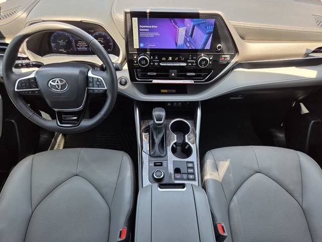 Certified 2026 Toyota Highlander Limited AWD/4WD image 23