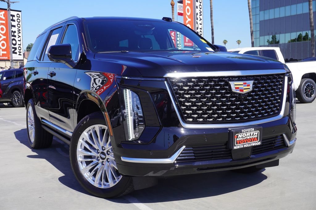 Used 2026 Cadillac Escalade Luxury RWD image 2