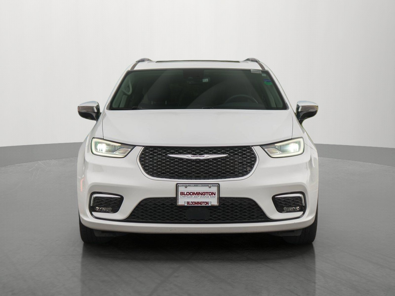 Used 2023 Chrysler Pacifica Limited FWD image 2