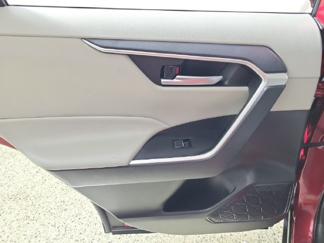Used 2024 Toyota RAV4 XLE w/ Convenience Package FWD image 14