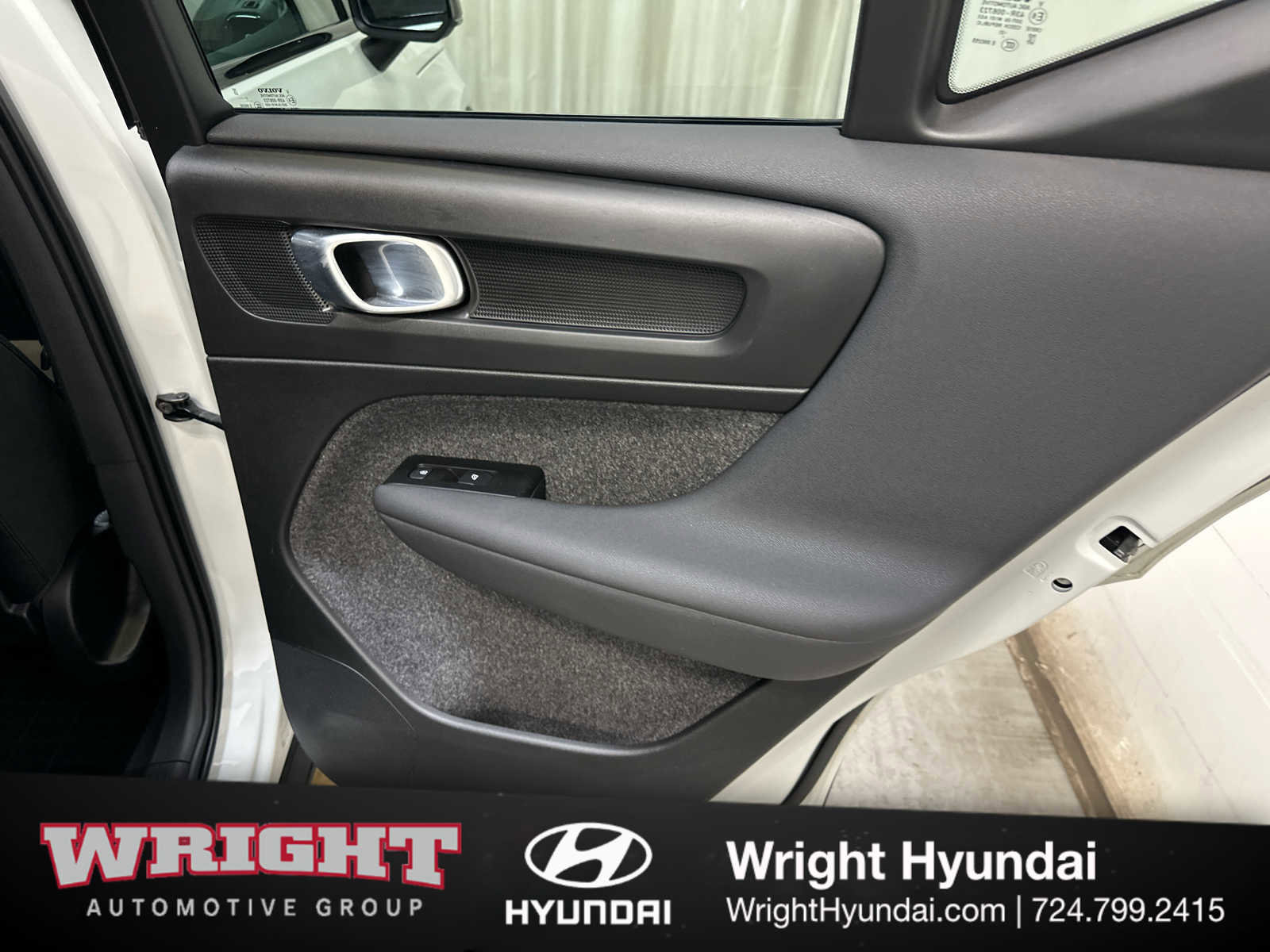 Used 2022 Volvo XC40 T5 R-Design AWD/4WD image 15
