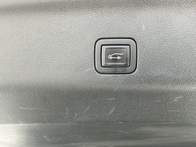 Used 2024 Chevrolet Suburban Premier AWD/4WD image 18