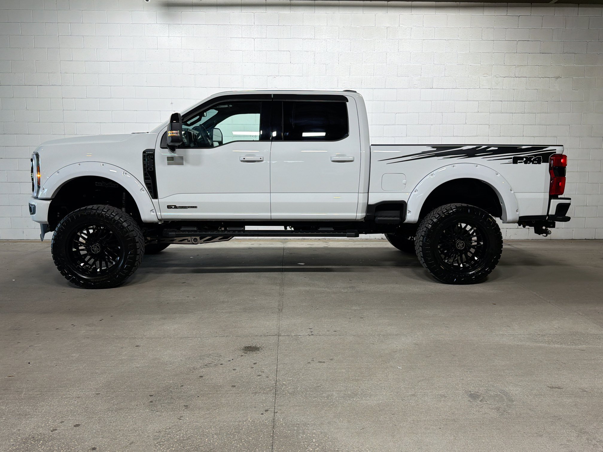 Used 2025 Ford F250 Lariat w/ Black Appearance Package AWD/4WD image 2