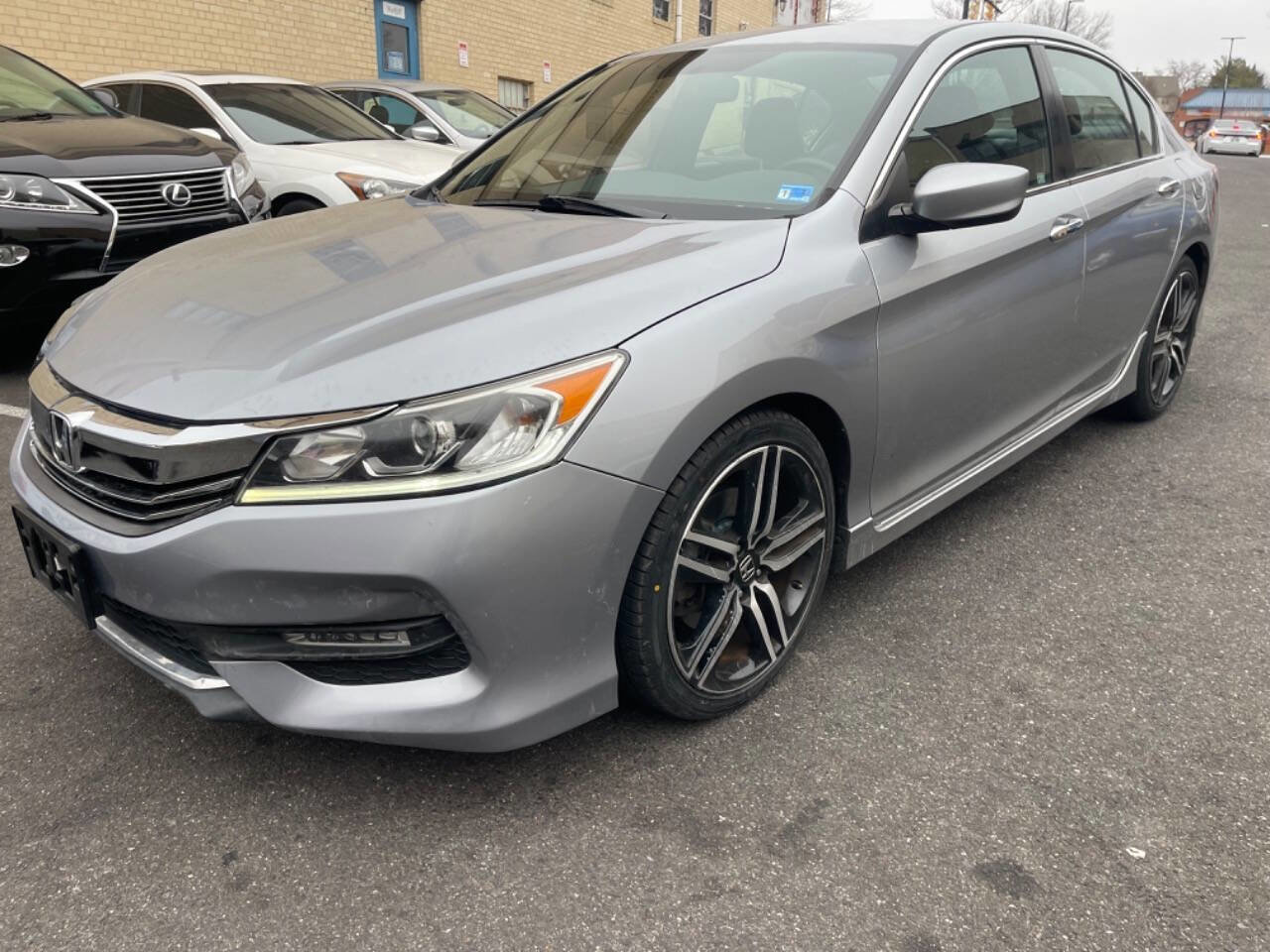 Used 2016 Honda Accord Sport image 3