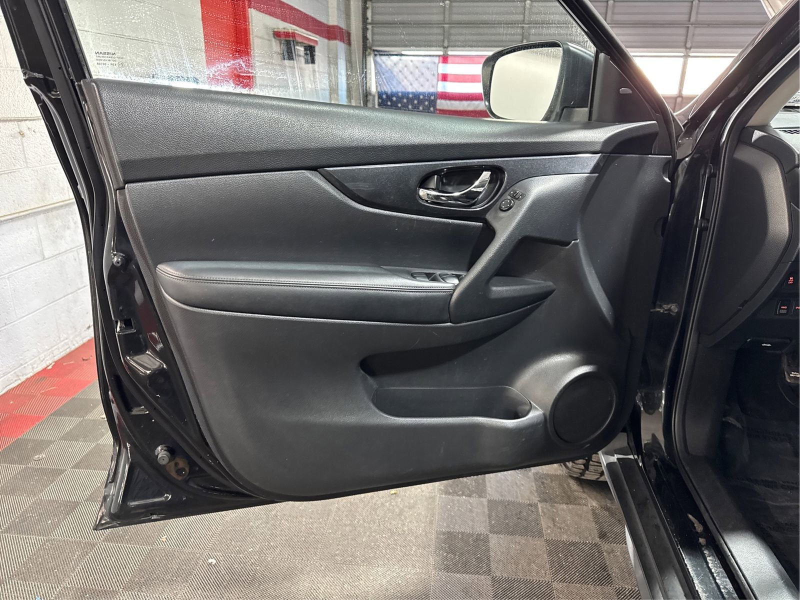 Used 2018 Nissan Rogue S image 16