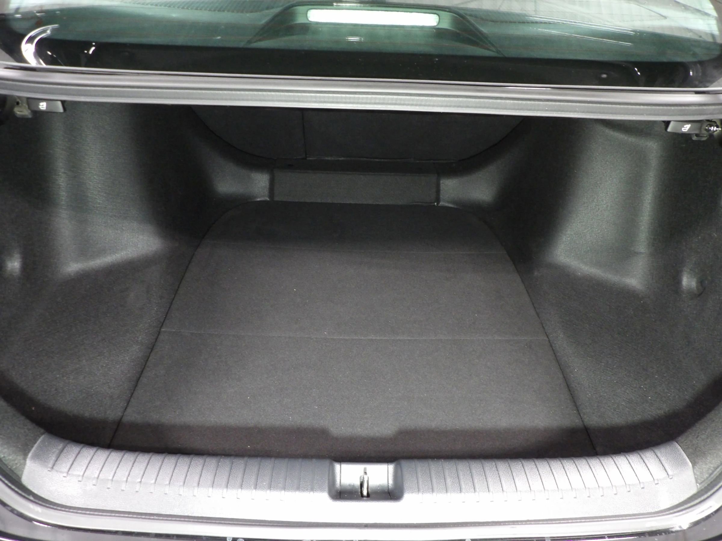 Used 2025 Honda Accord SE image 8