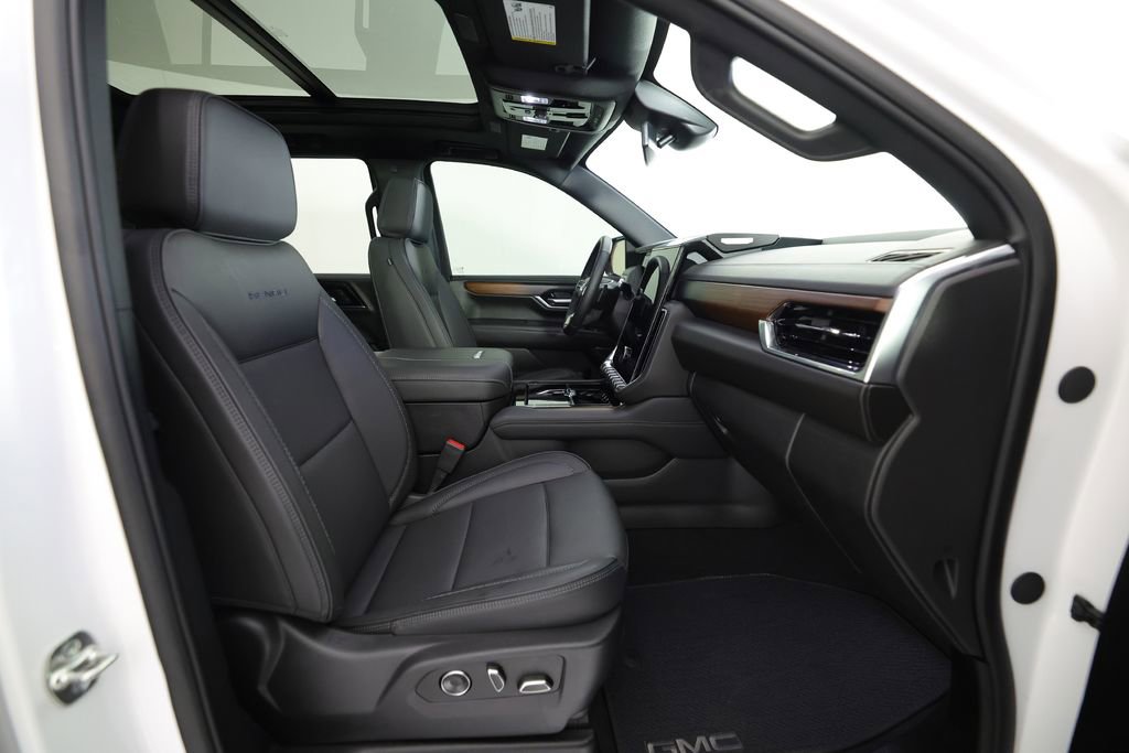 Used 2026 GMC Yukon Denali w/ Sun & Power Step Package AWD/4WD image 10