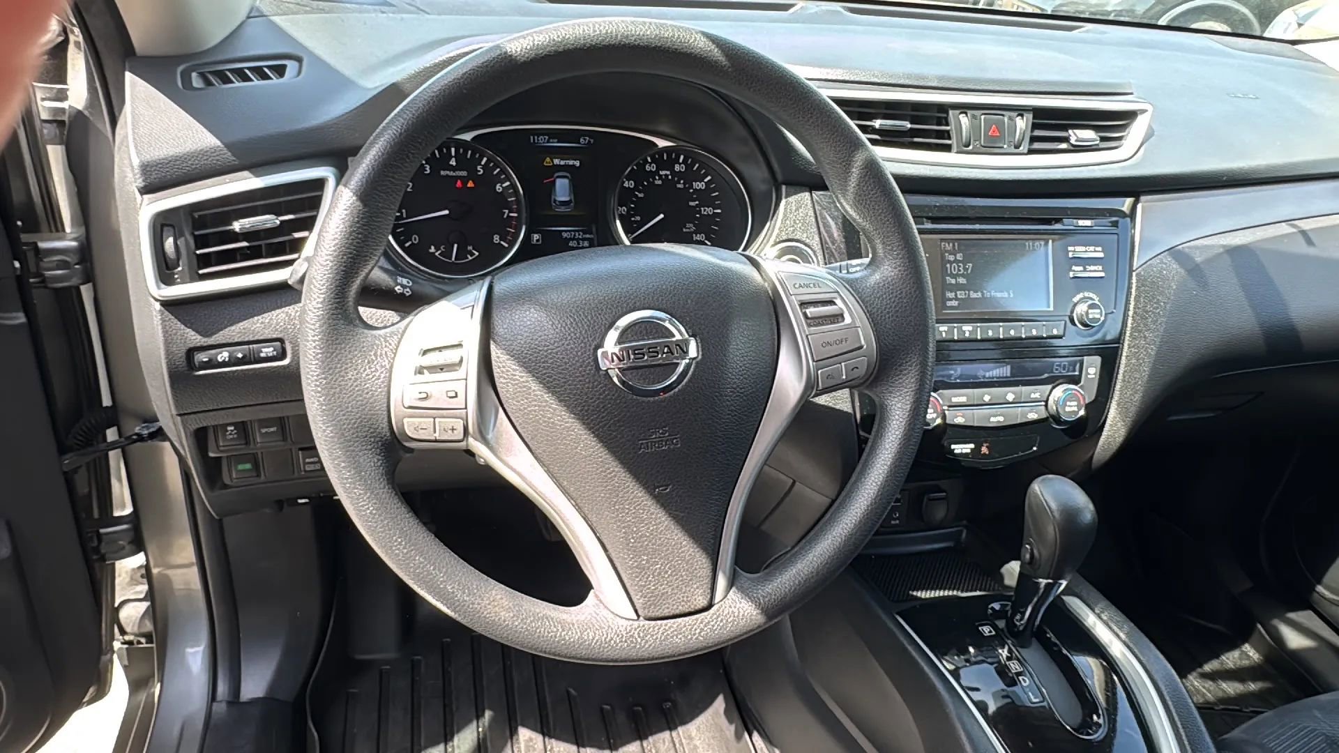 Used 2016 Nissan Rogue SV image 9