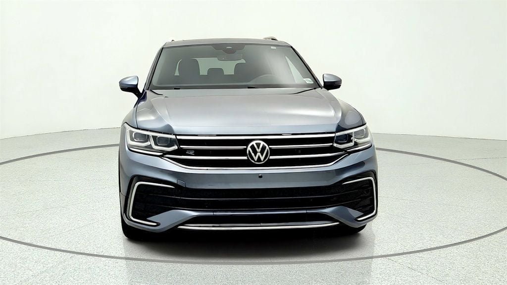Used 2023 Volkswagen Tiguan SEL R-Line AWD/4WD image 2
