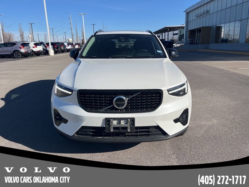 Certified 2023 Volvo XC40 B4 Ultimate w/ Protection Package Premier image 2