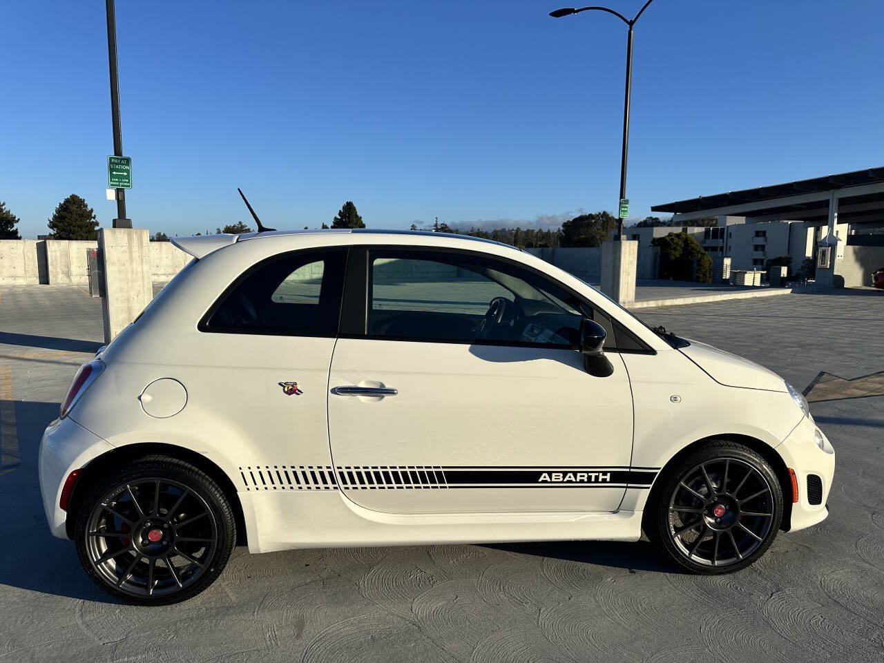 Used 2013 FIAT 500 Abarth w/ Beats Audio Pkg FWD image 5