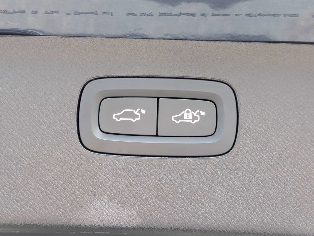 Certified 2025 Volvo XC90 B6 Ultra AWD/4WD image 16