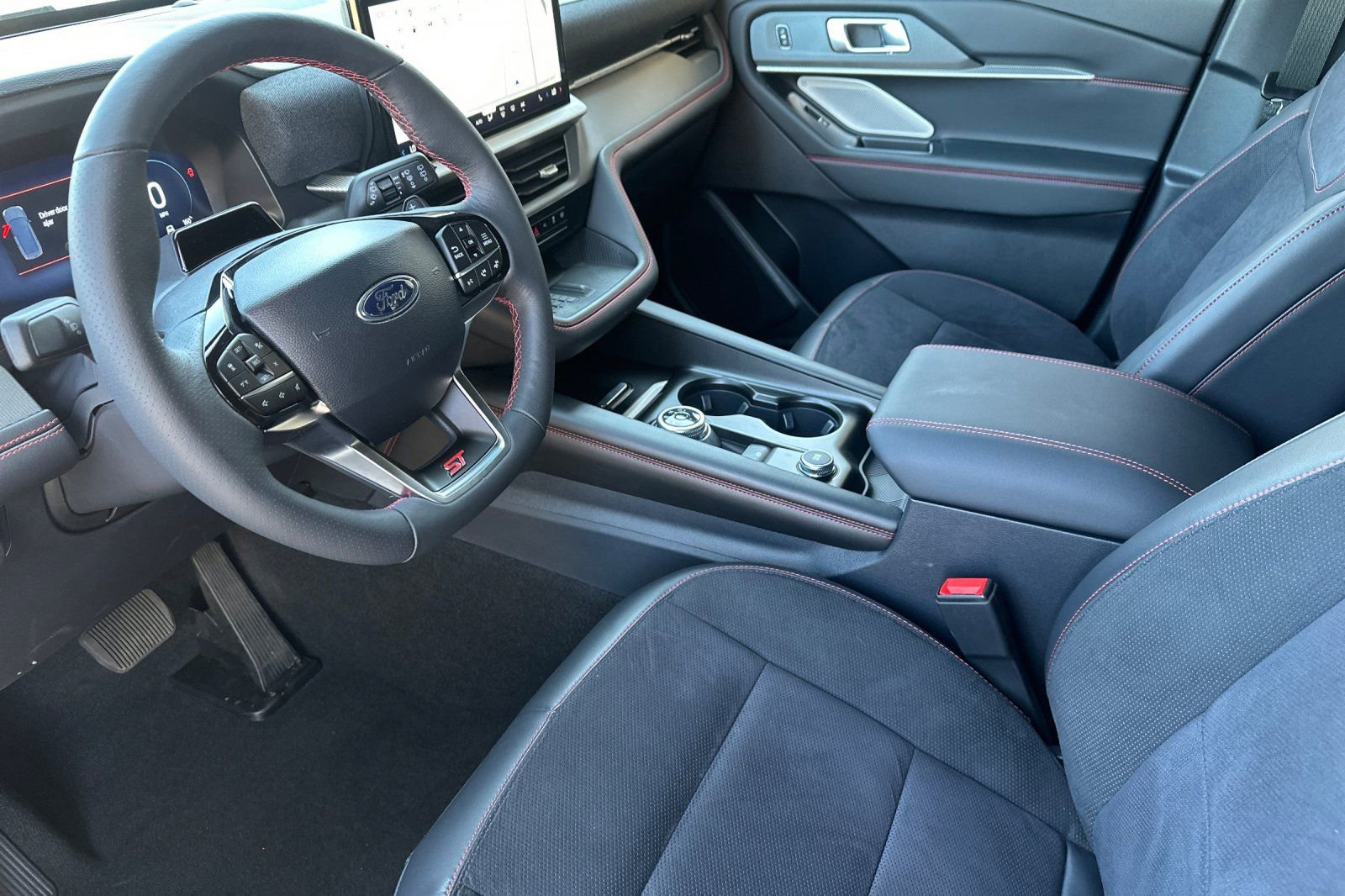 Used 2025 Ford Explorer ST image 10