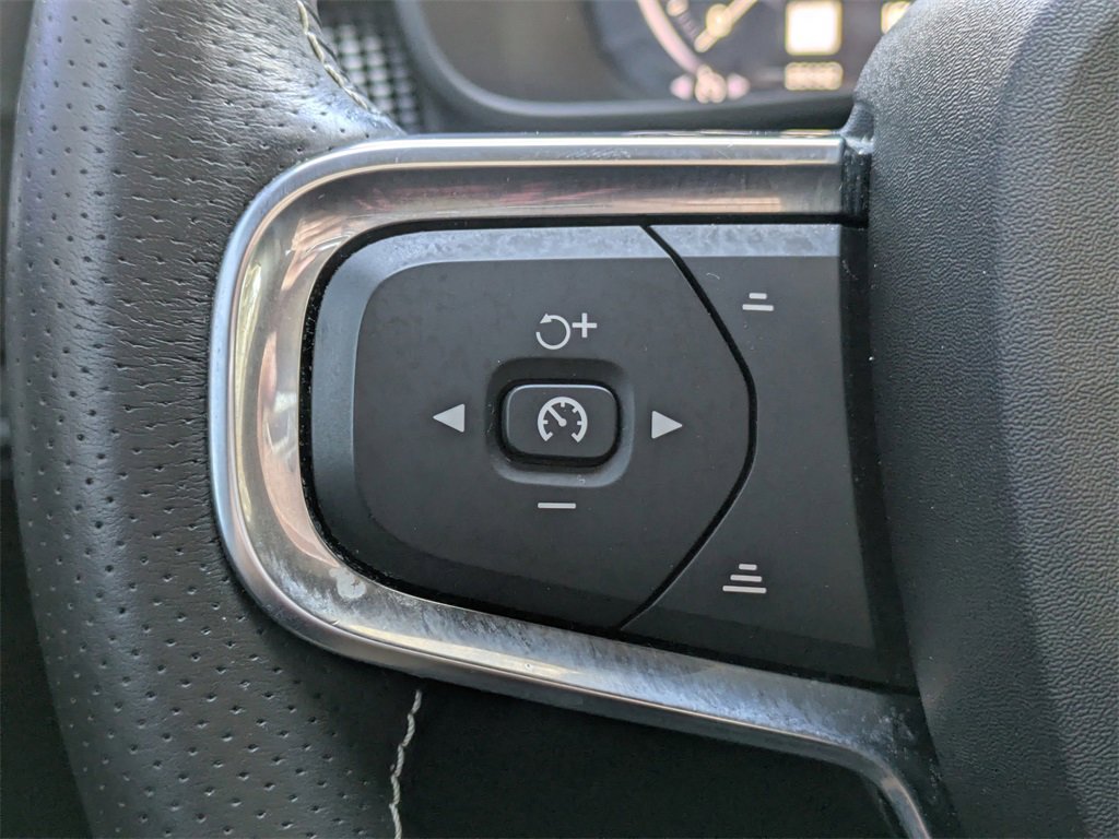 Used 2021 Volvo XC40 T5 R-Design w/ Climate Package image 31