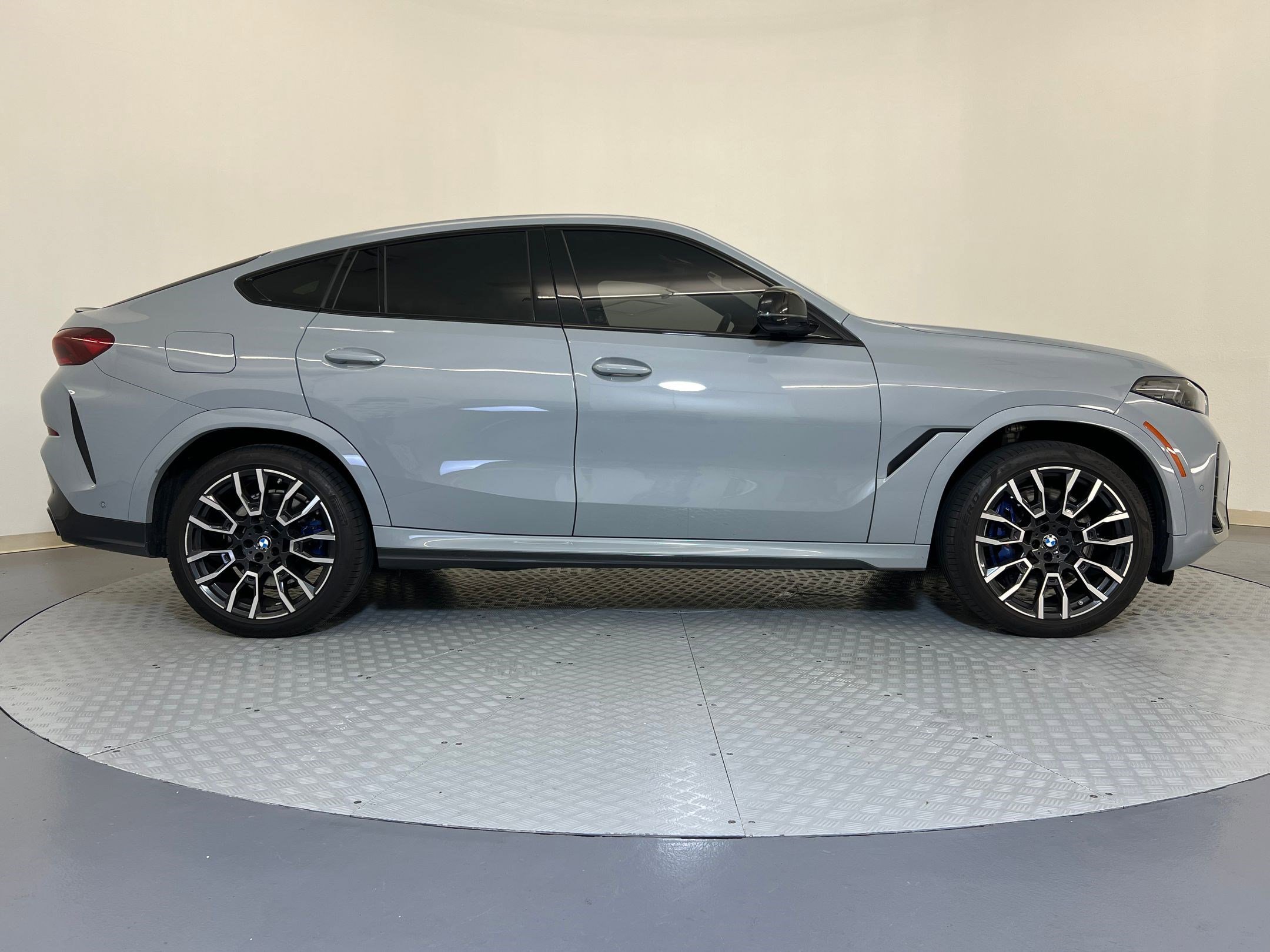 Certified 2024 BMW X6 M60i w/ Executive Package image 8