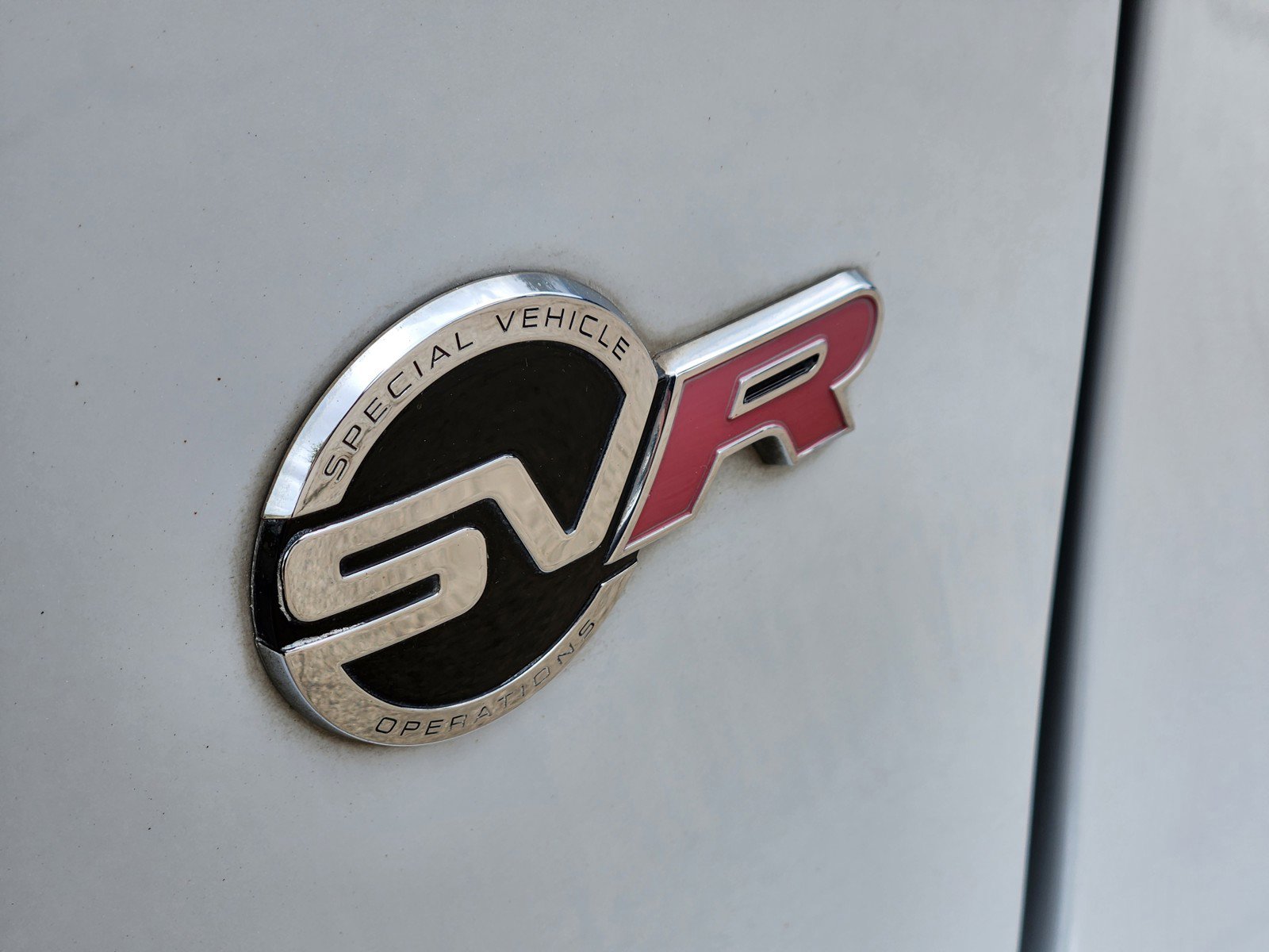 Used 2020 Jaguar F-PACE SVR image 29