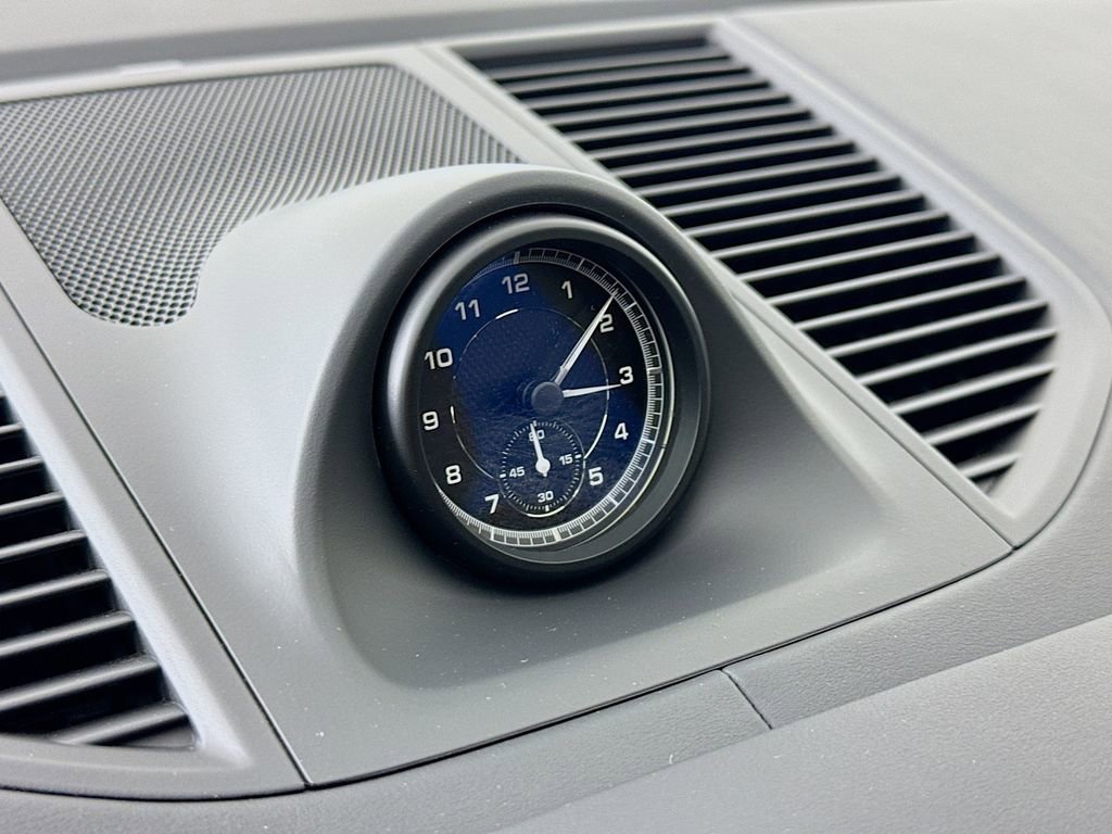 Certified 2025 Porsche Macan image 18