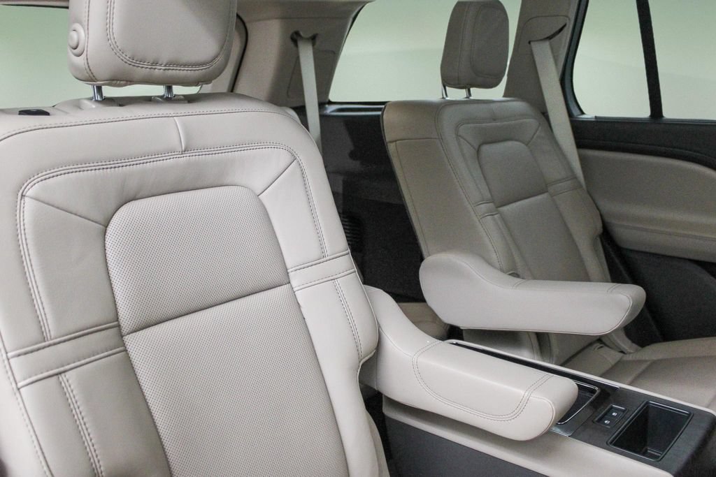 Used 2020 Lincoln Aviator Reserve w/ Equipment Group 202A AWD/4WD image 28