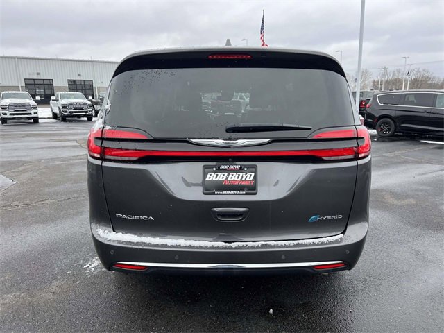 Certified 2022 Chrysler Pacifica Touring-L w/ Uconnect Theater Family Group image 6