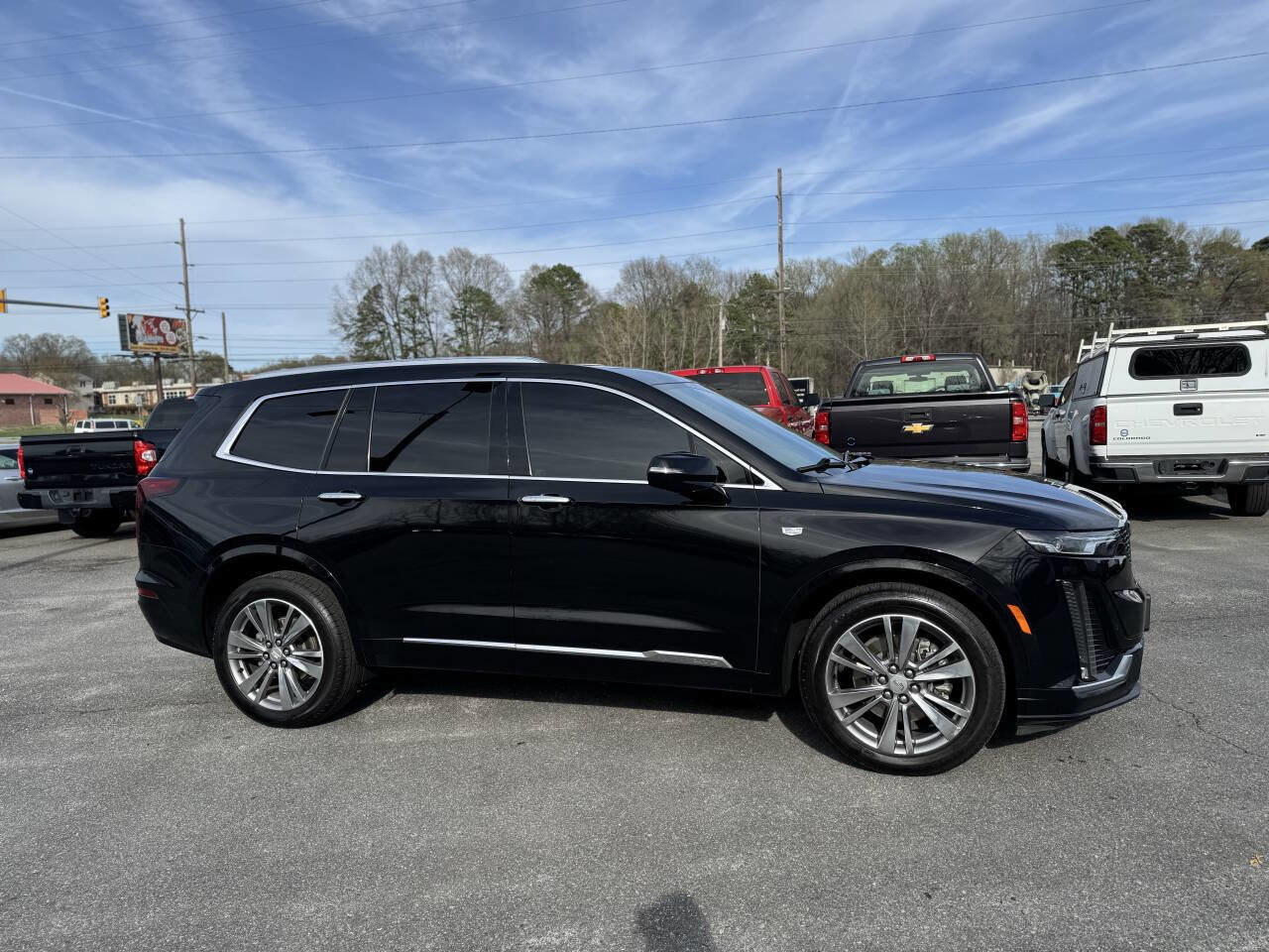 Used 2022 Cadillac XT6 Premium Luxury image 3