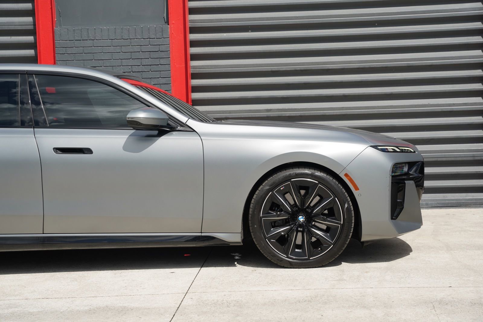 Used 2023 BMW 760i xDrive w/ Luxury Rear Seating Package image 4