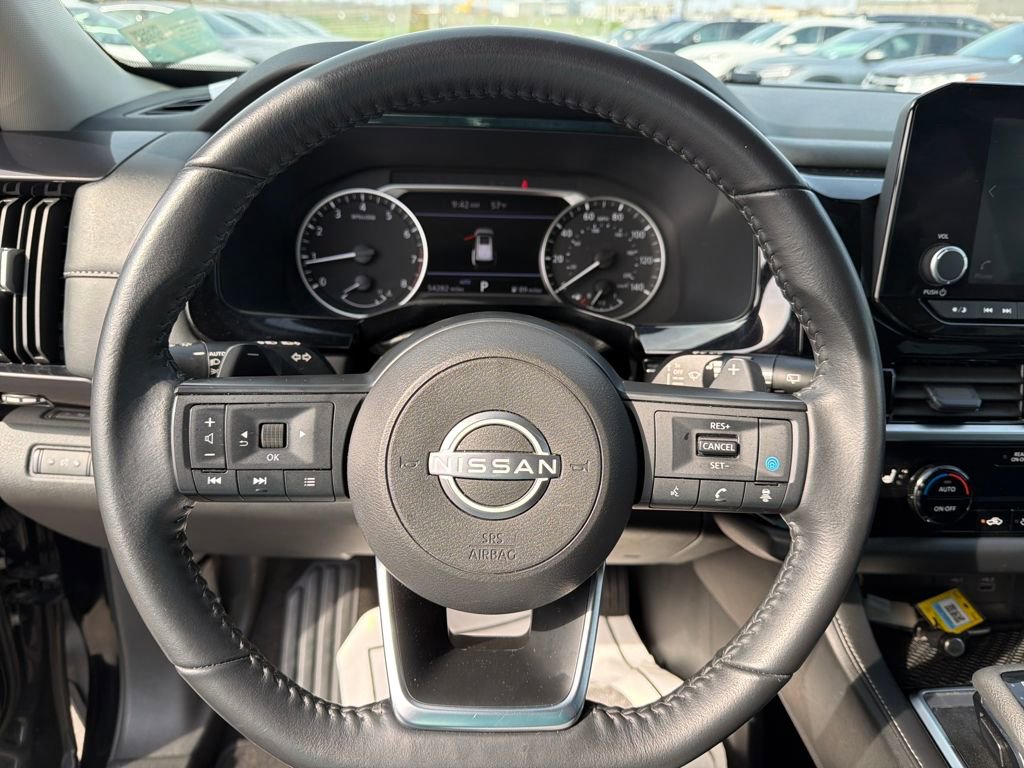 Used 2024 Nissan Pathfinder SV image 18