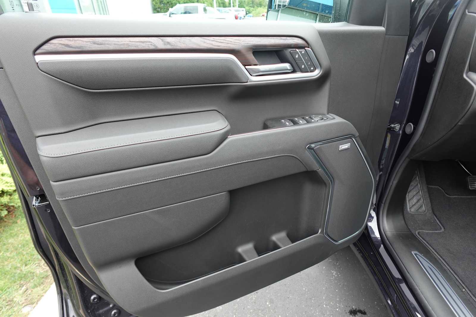 New 2026 GMC Sierra 1500 SLT w/ SLT Convenience Package image 14