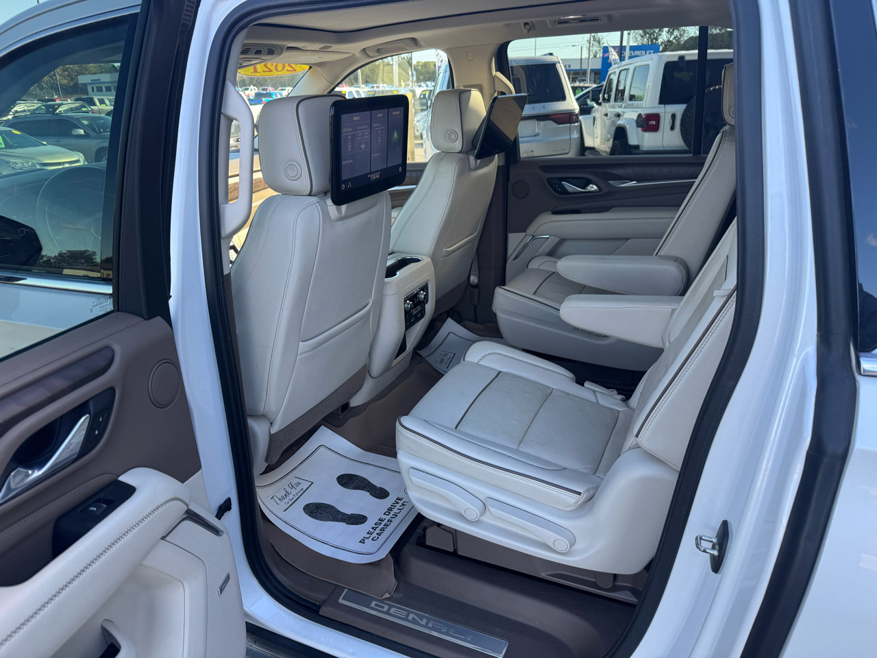 Used 2021 GMC Yukon XL Denali w/ Denali Ultimate Package image 9