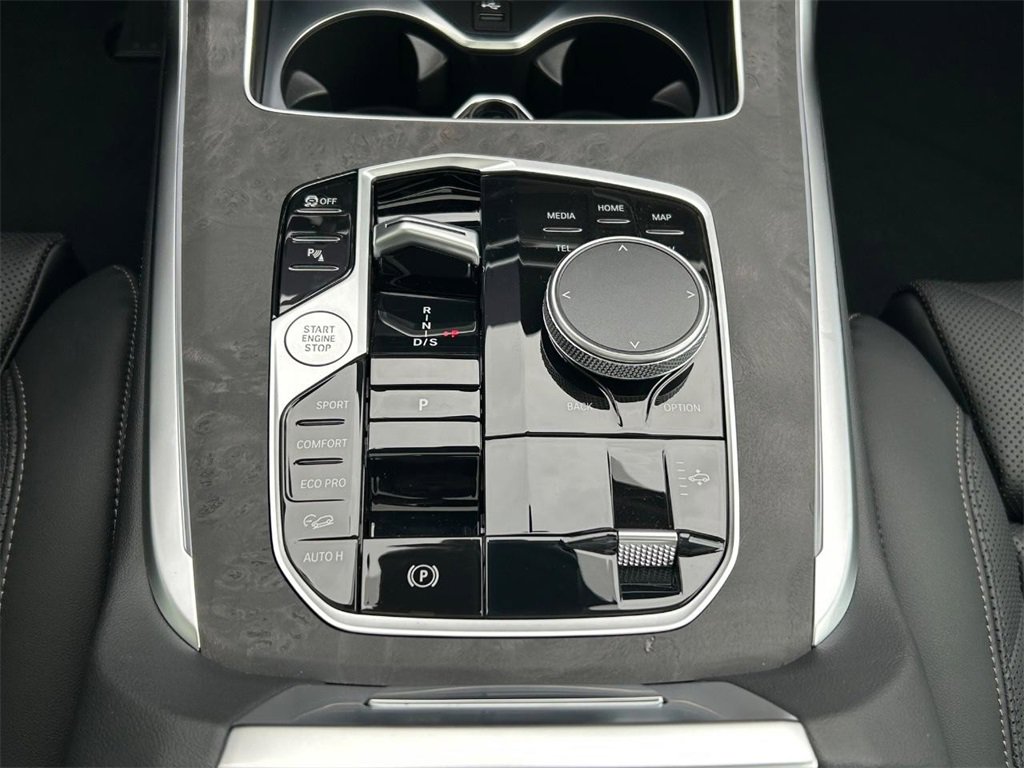 New 2025 BMW X7 xDrive40i image 8