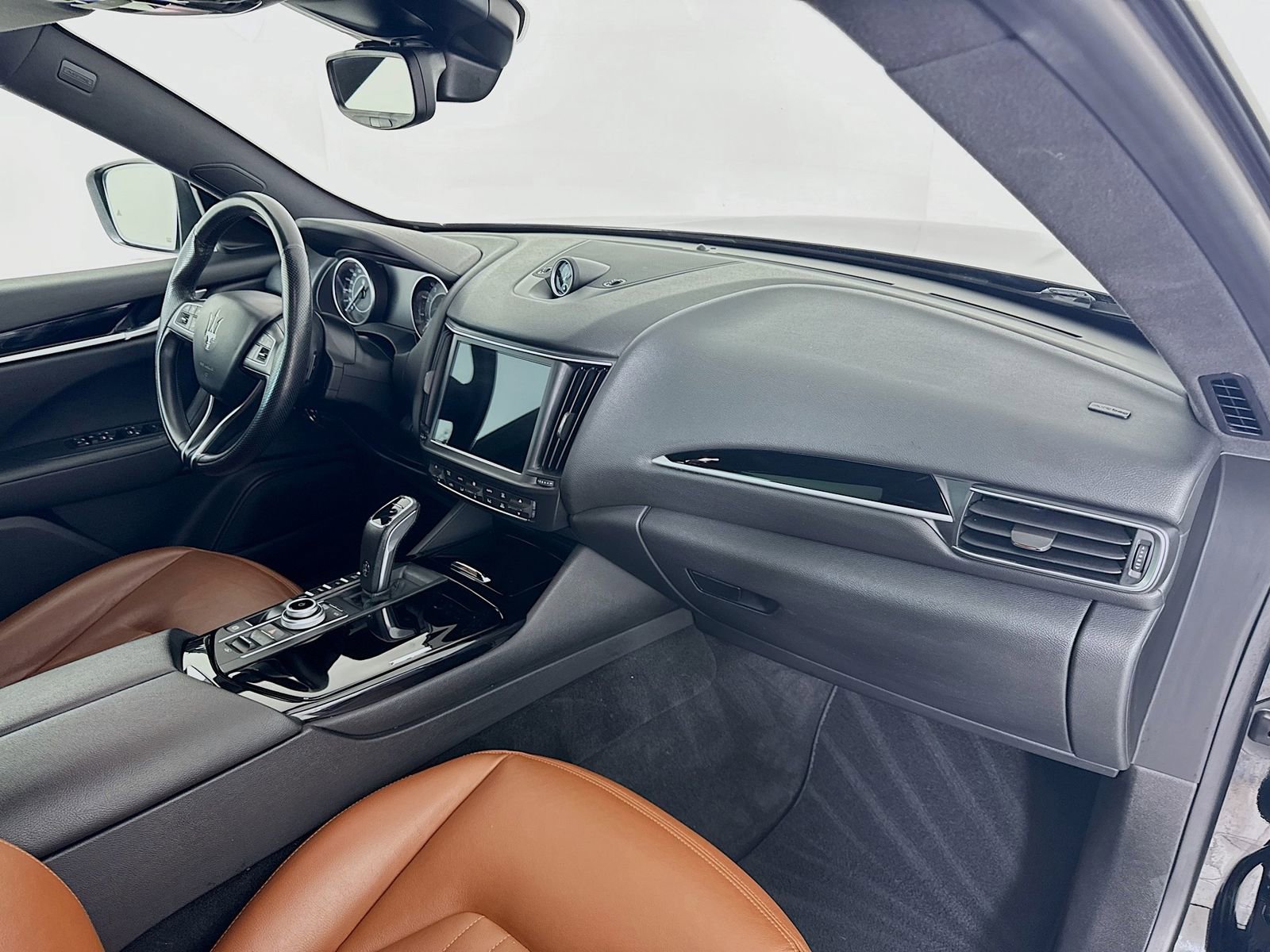 Used 2021 Maserati Levante image 26