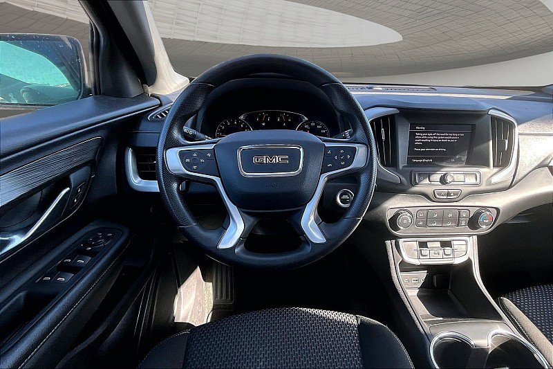 Used 2024 GMC Terrain SLE image 9