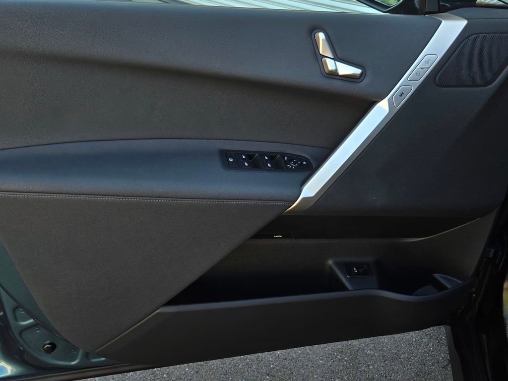 Used 2023 BMW iX xDrive50 image 11