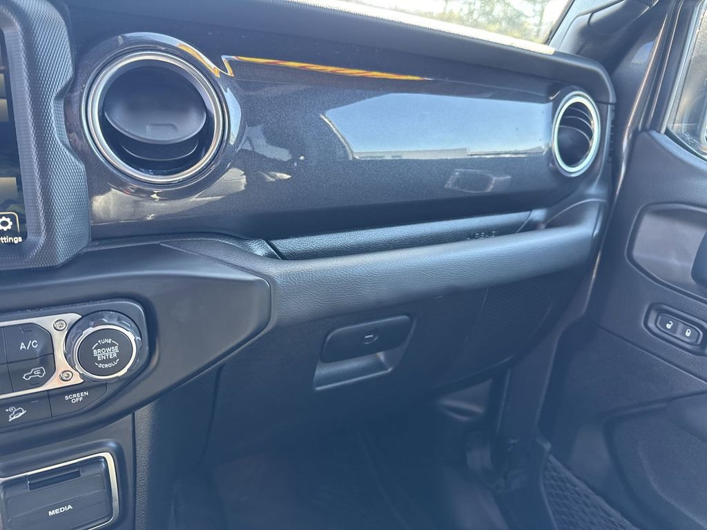 Used 2021 Jeep Wrangler Unlimited Sahara image 9