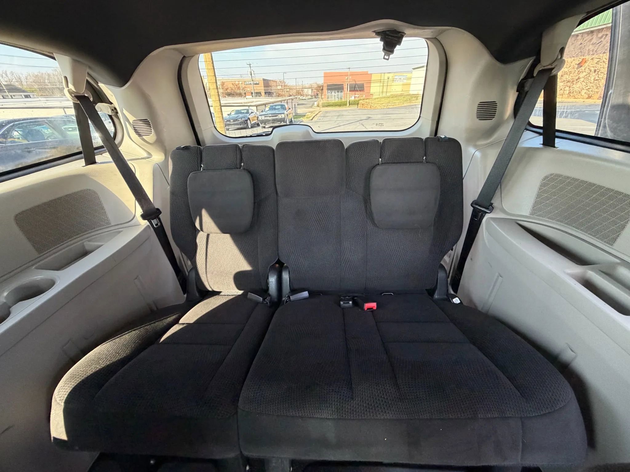 Used 2016 Dodge Grand Caravan SE image 11