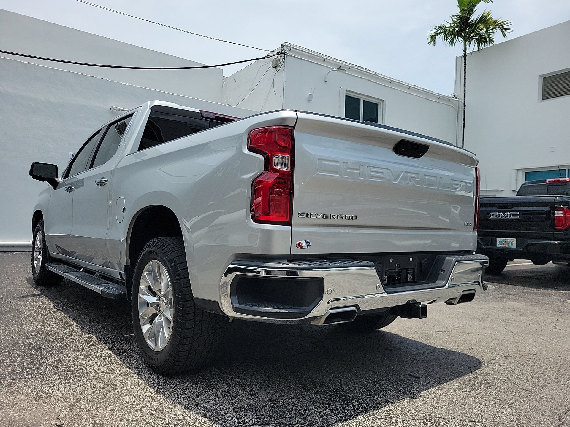 Used 2021 Chevrolet Silverado 1500 LTZ w/ Z71 Off-Road Package AWD/4WD image 12