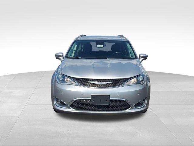 Used 2020 Chrysler Pacifica Touring-L w/ Tire & Wheel Group FWD image 2