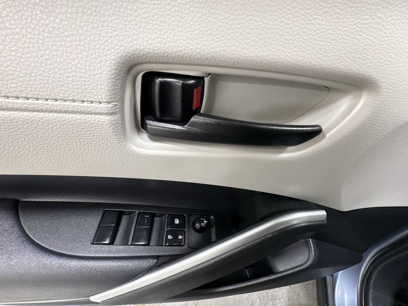 Certified 2022 Toyota Corolla Cross L AWD/4WD image 15