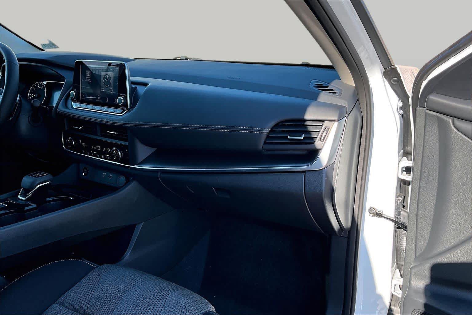 Certified 2026 Nissan Rogue SV FWD image 19